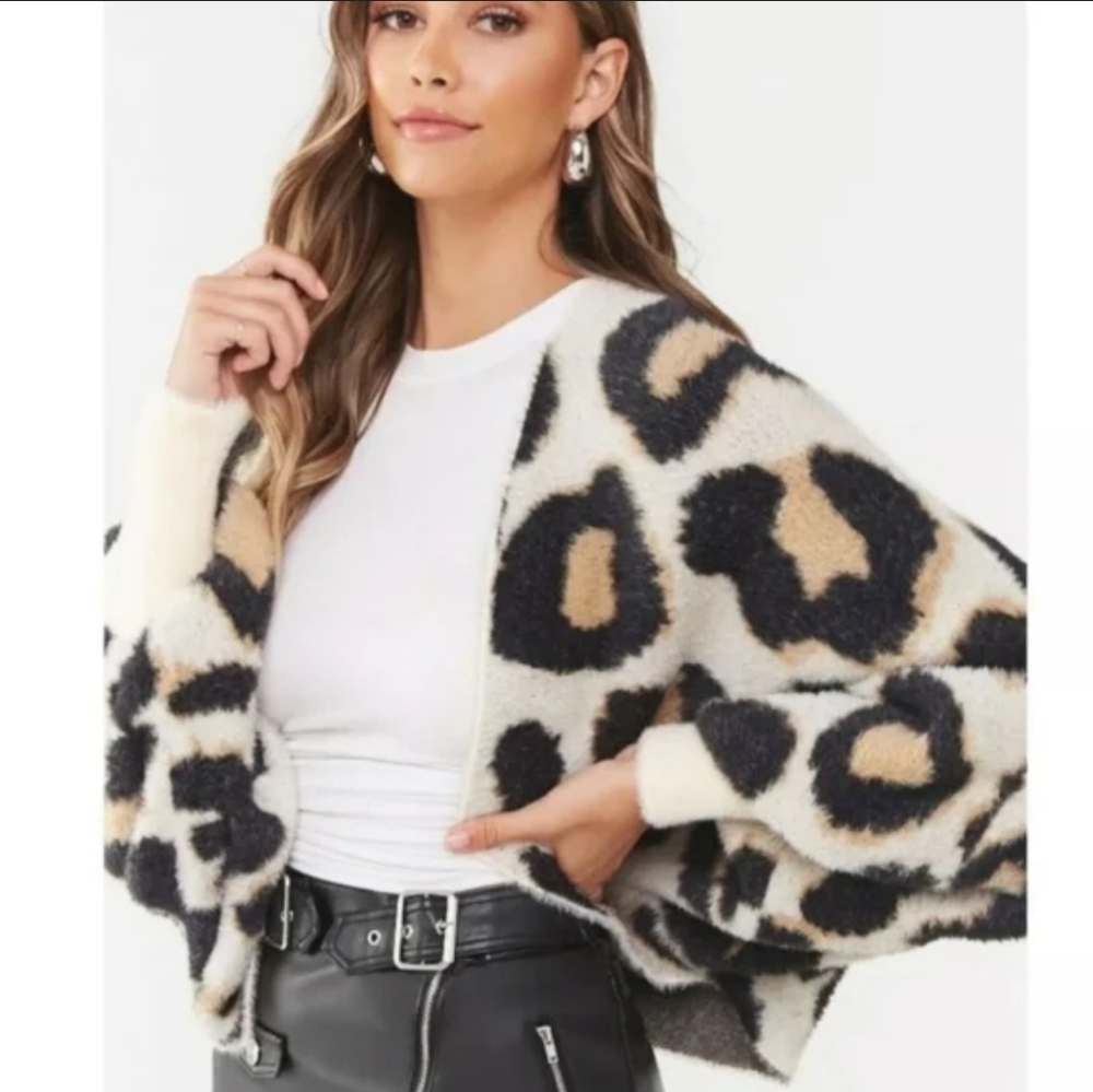leopard crop open cardigansweater jacket with bubble sleeves NWOT- Suepr Soft